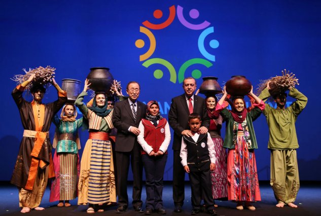 Sommet Humanitaire : Ban Ki-moon salue les engagements pris et appelle à les mettre en œuvre Sommet Humanitaire : Ban Ki-moon salue les engagements pris et appelle à les mettre en œuvre