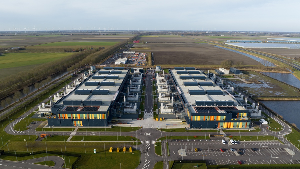 © Shutterstock/Make more Aerials | Un centre de données de superordinateur dans le Royaume des Pays-Bas