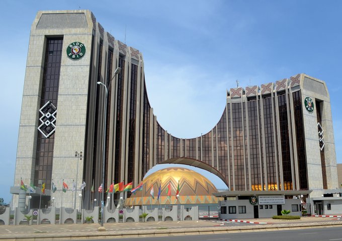Renforcement de la production industrielle en Guinée : Une facilité de crédit de 25 millions de dollars signée entre la Bidc et Topaz Multi-Industrie