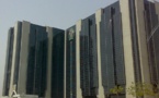 La Banque centrale du Nigeria dévalue la monnaie nationale et relève son taux directeur