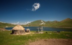 Tourisme, L’alternative locale