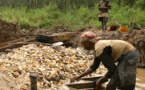 MINES : Un rapport met en exergue le travail des femmes dans l'activité artisanale et minière