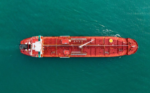 Les perturbations du trafic maritime à Ormuz accentuent les risques pour l’énergie, les engrais et les économies vulnérables